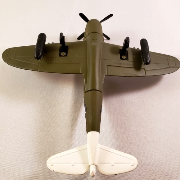 🪖 Vintage P-47D Diecast Road Champs Thunder Jug Metal Military Aircraft - Picture 2 of 11